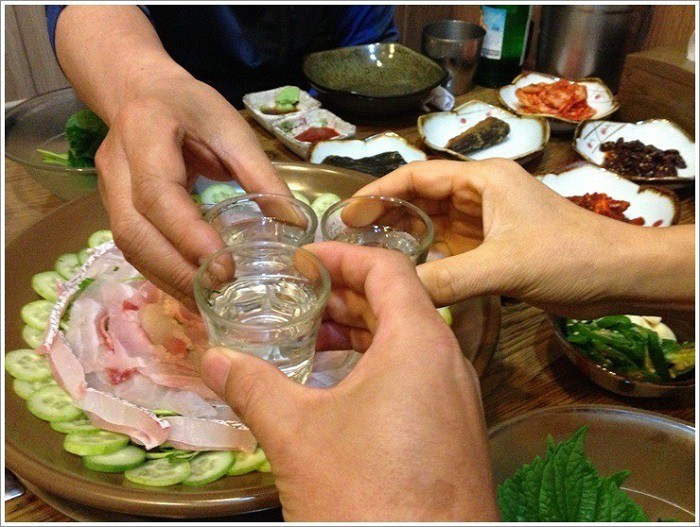 Như thế nào mới là uống rượu Soju đúng cách? 