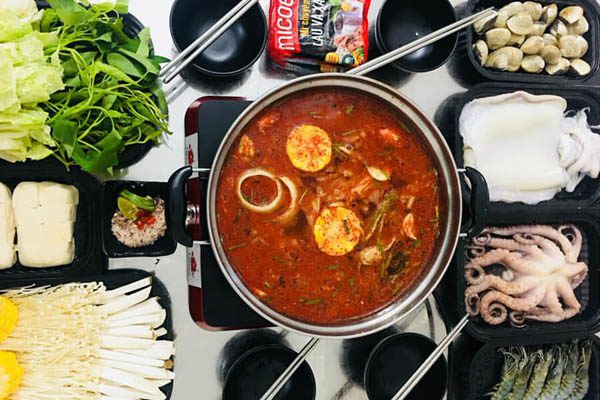 Ăn lẩu kim chi uống rượu soju, sự kết hợp hoàn hảo trong ẩm thực Hàn Quốc 