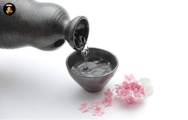Cách làm trắng da an toàn bằng rượu Sake của người Nhật 